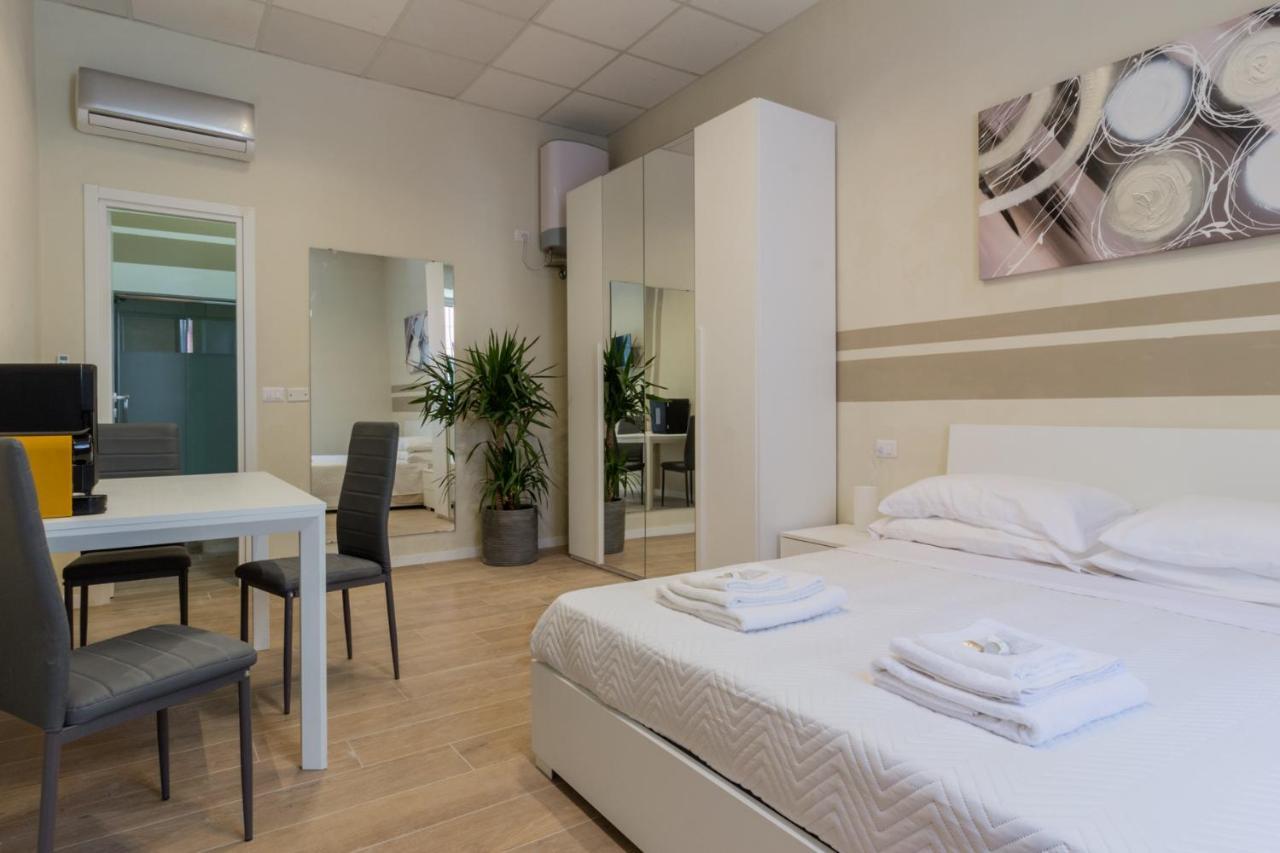 Center Rooms Piacenza Buitenkant foto